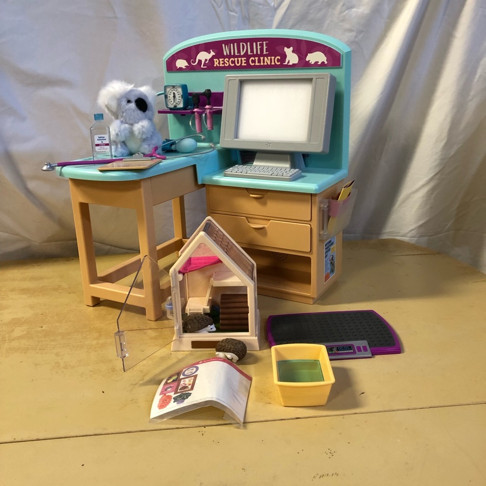 American Girl Wildlife Rescue Clinic Playset with Accessories